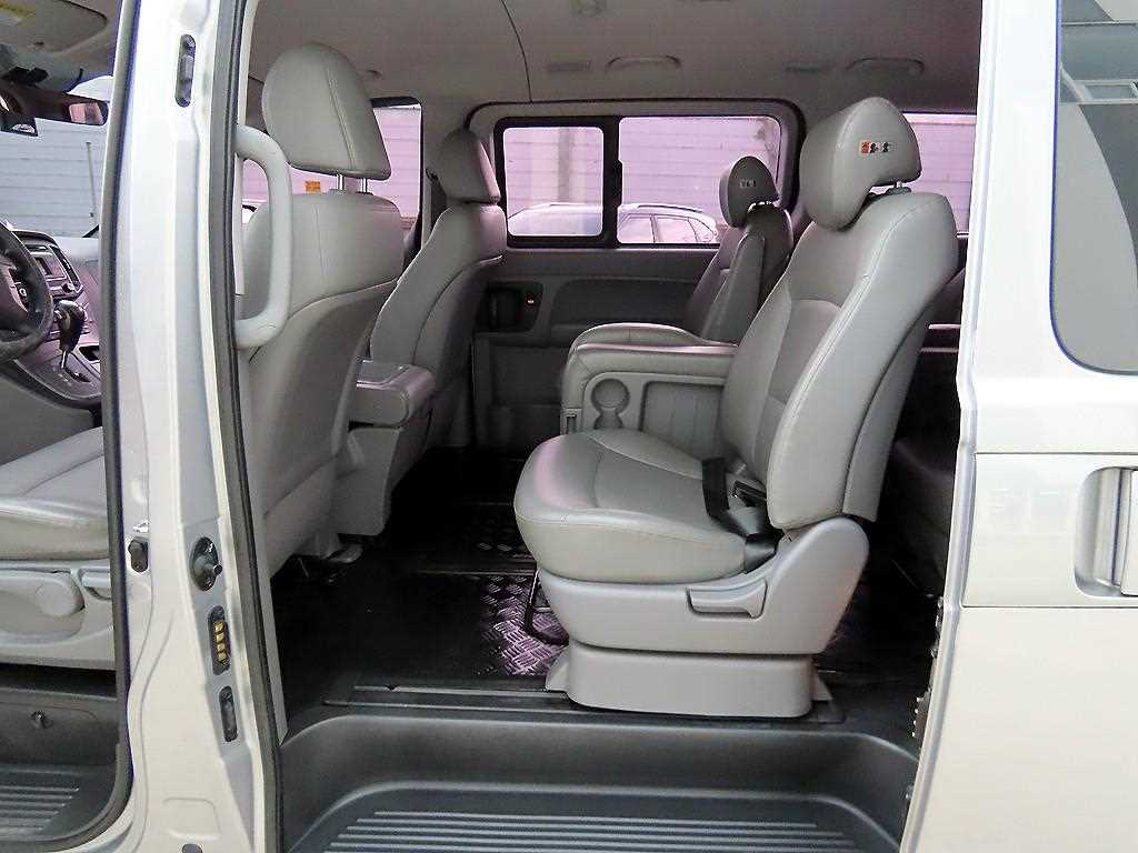 HYUNDAI Starex - Vista 6