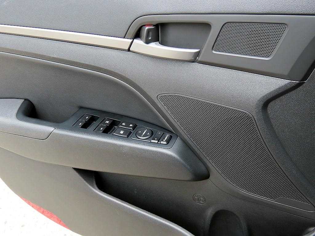 HYUNDAI Avante - Vista 11