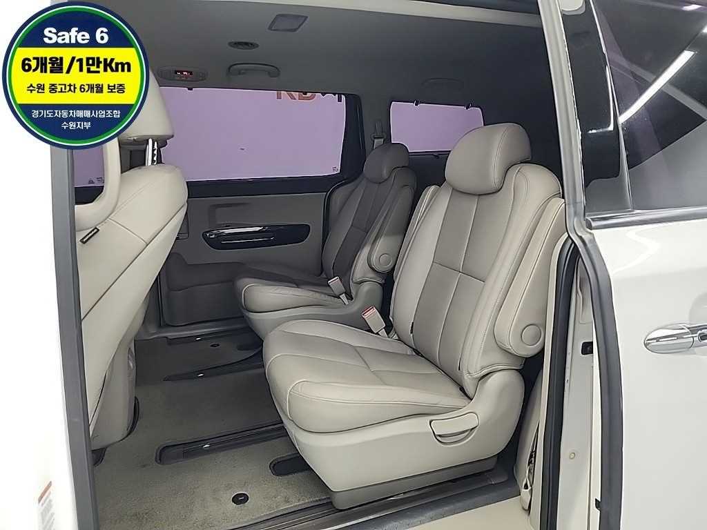 KIA Carnival - Vista 12