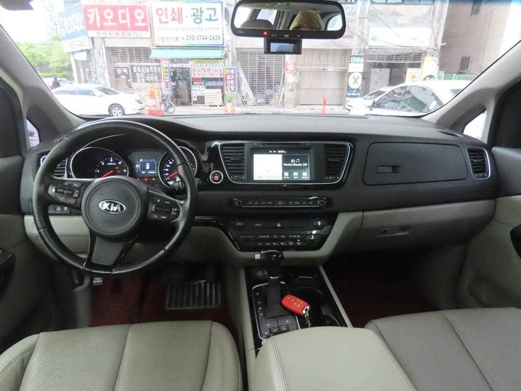 KIA Carnival - Vista 7