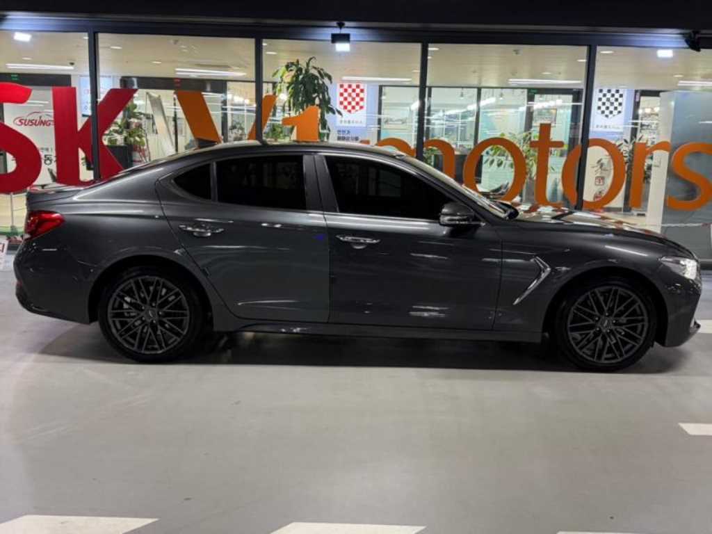 Genesis G70 - Vista 3