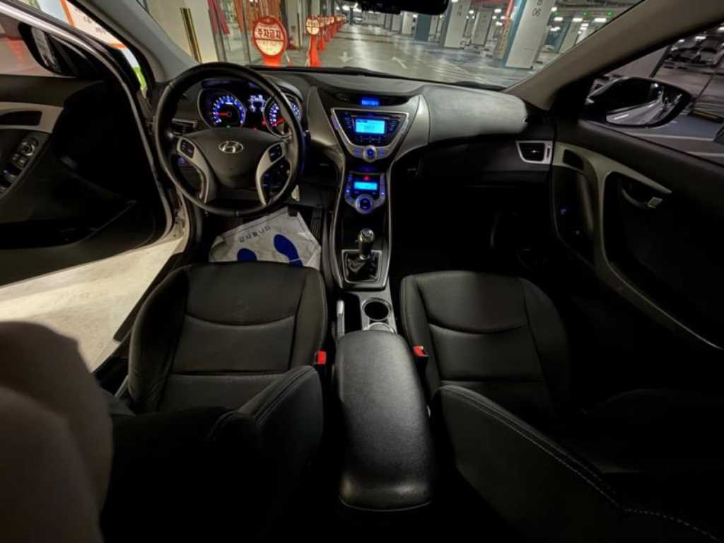HYUNDAI Avante - Vista 6