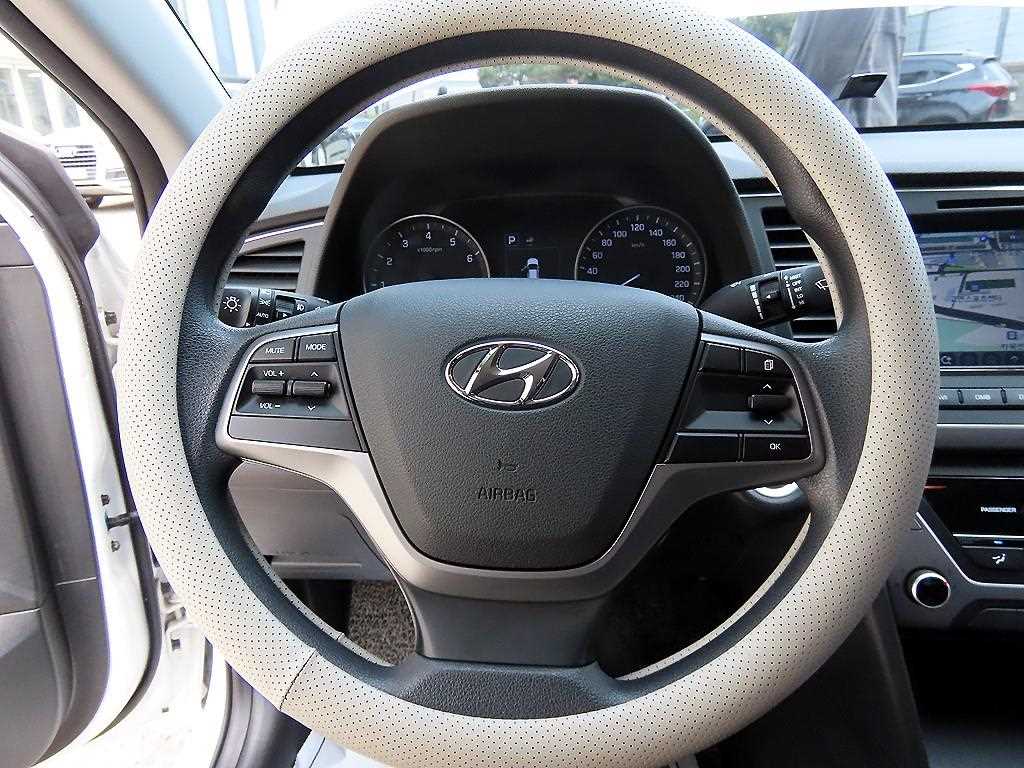 HYUNDAI Avante - Vista 8