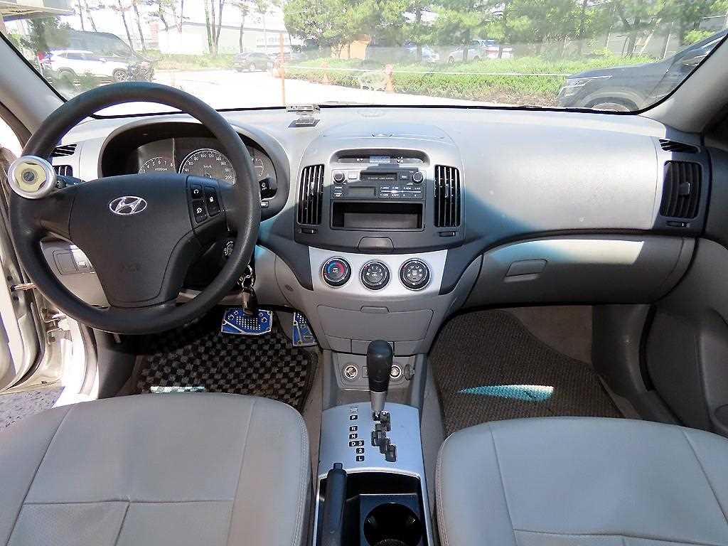 HYUNDAI Avante - Vista 7