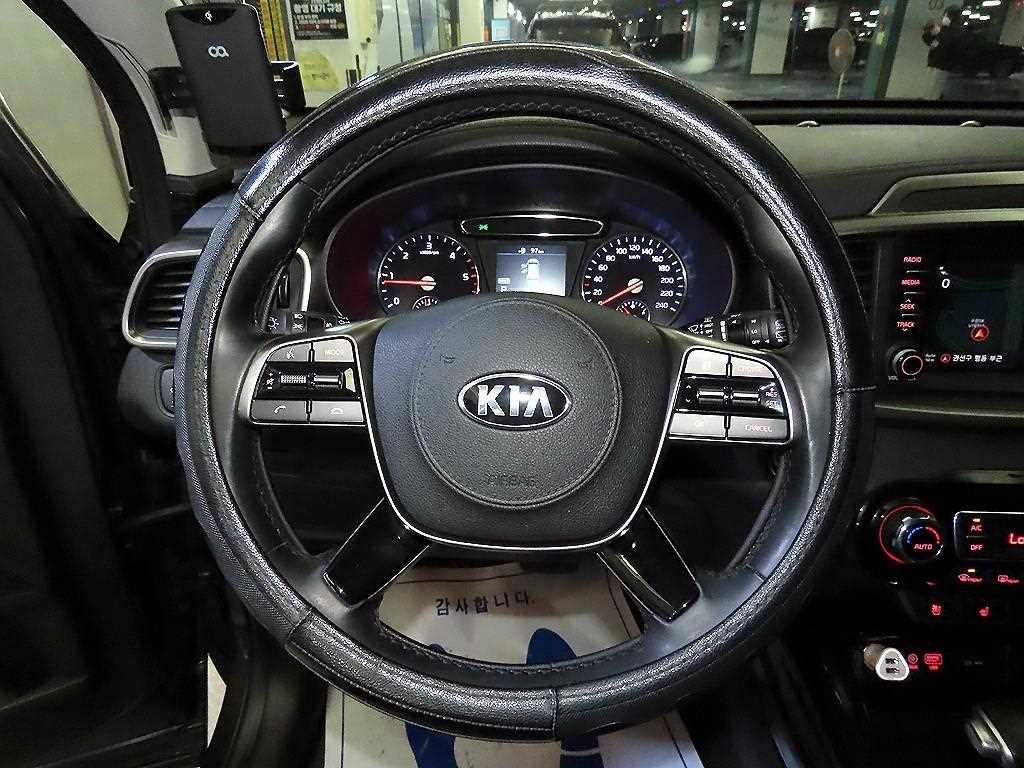 KIA Sorento - Vista 8