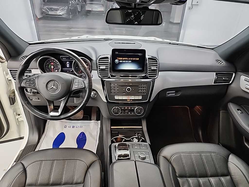Mercedes Benz GLE Class - Vista 7