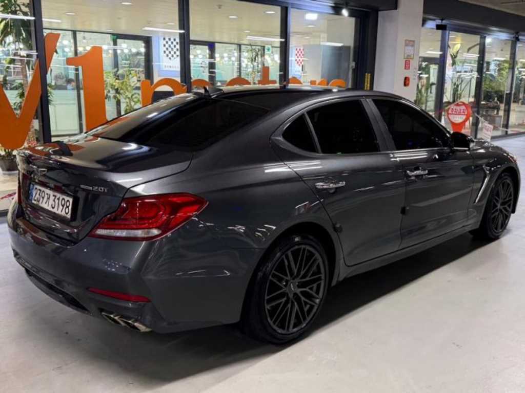 Genesis G70 - Vista 4