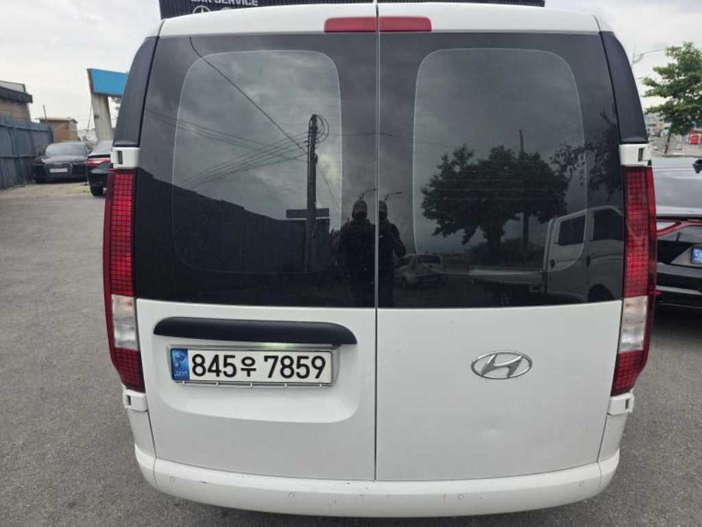 HYUNDAI Staria - Vista 5