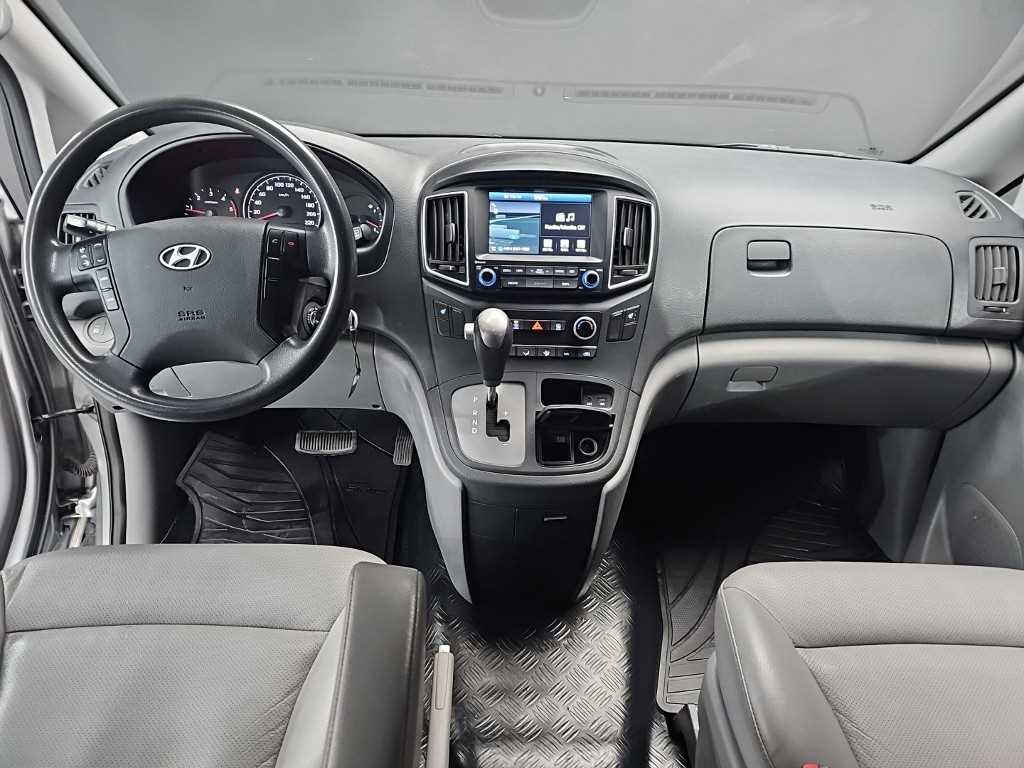 HYUNDAI Starex - Vista 7