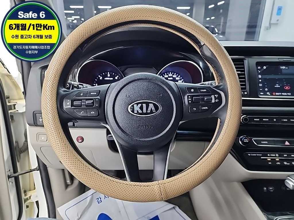 KIA Carnival - Vista 9