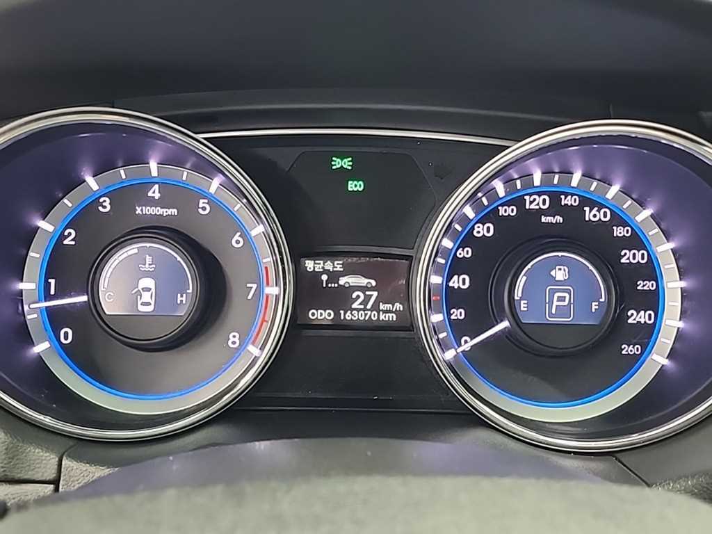 HYUNDAI Sonata - Vista 6