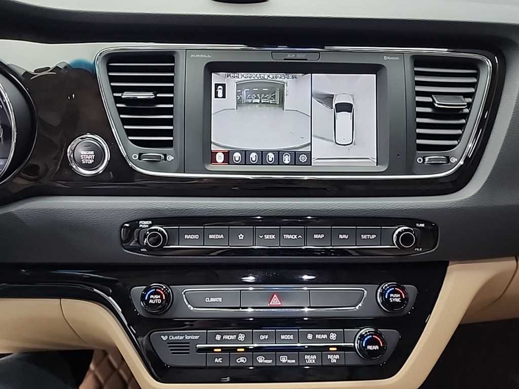KIA Carnival - Vista 10