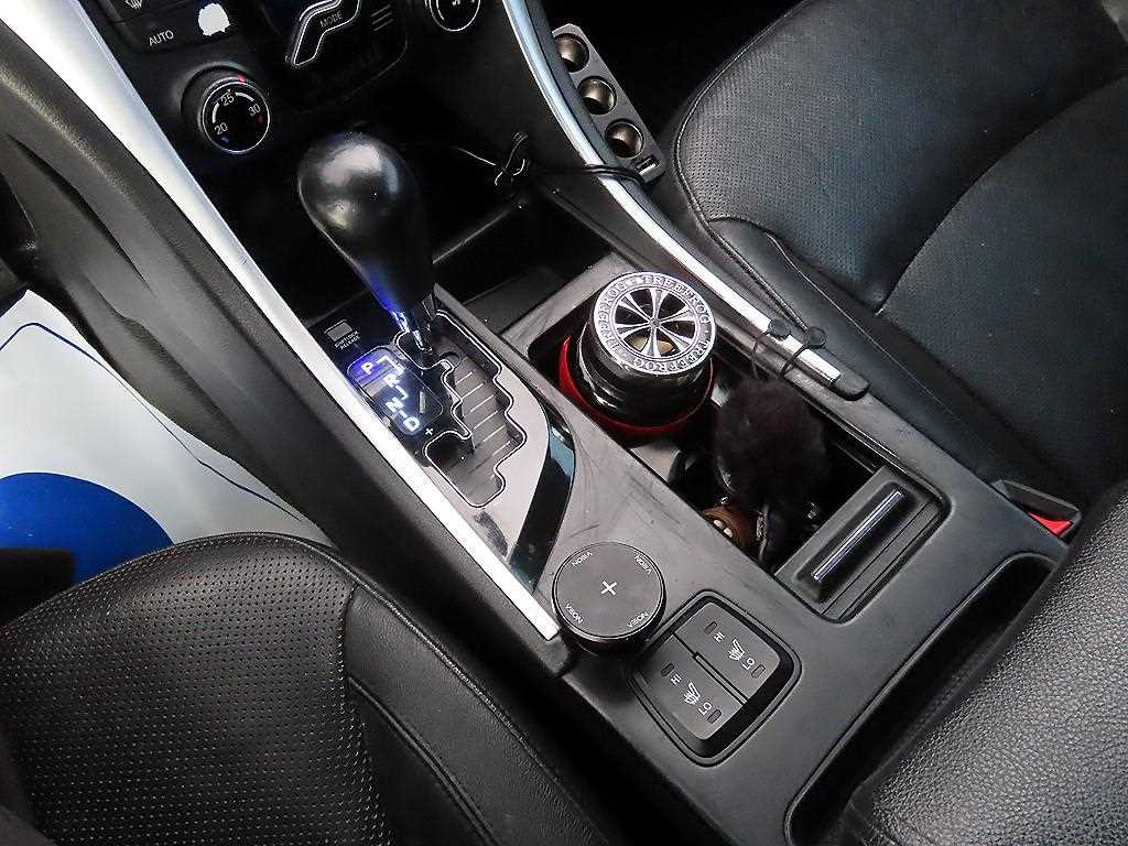 HYUNDAI Sonata - Vista 11