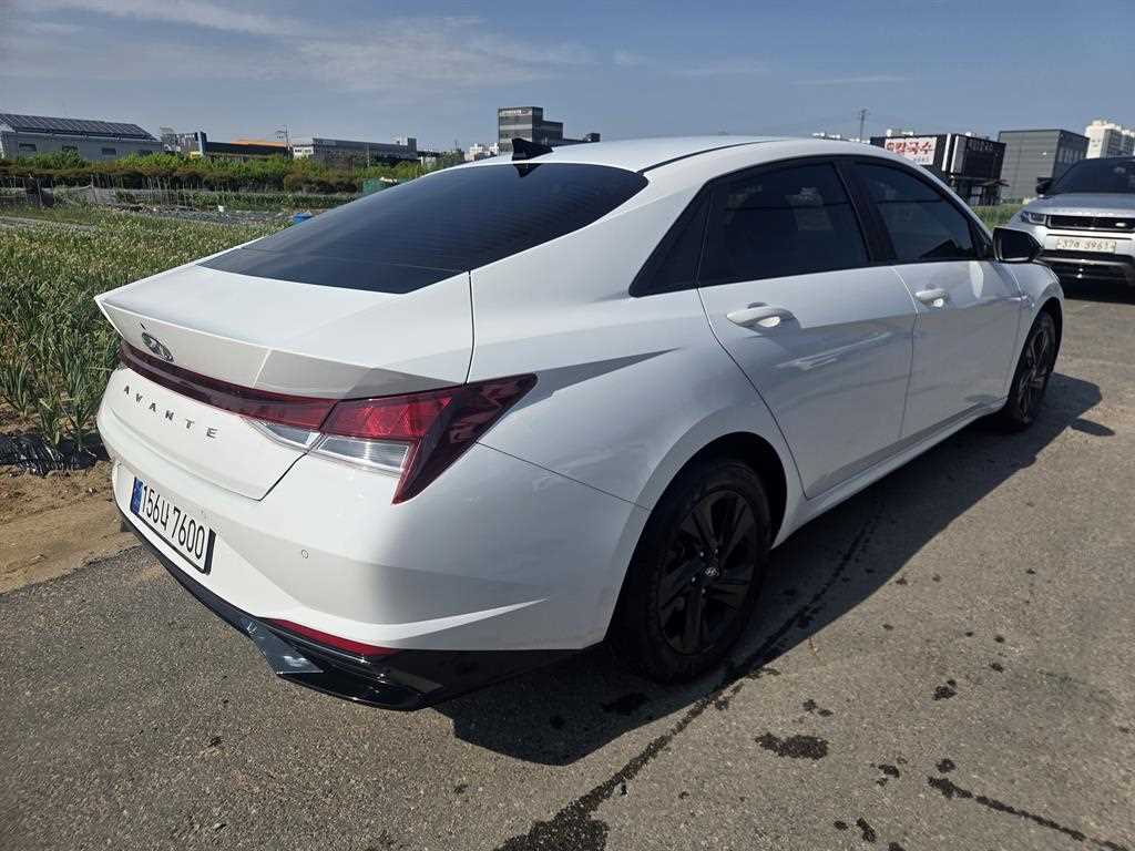 HYUNDAI Avante - Vista 5