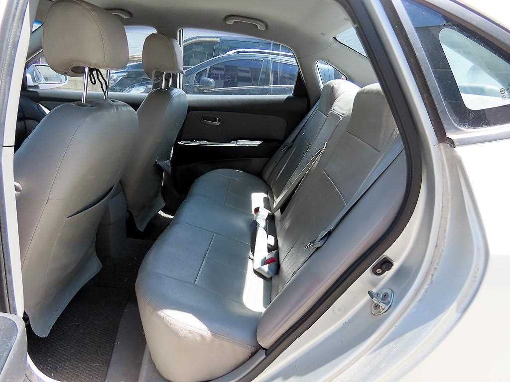 HYUNDAI Avante - Vista 6