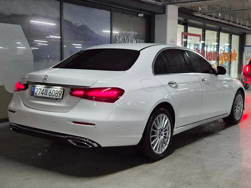 Mercedes Benz E class - Vista 4