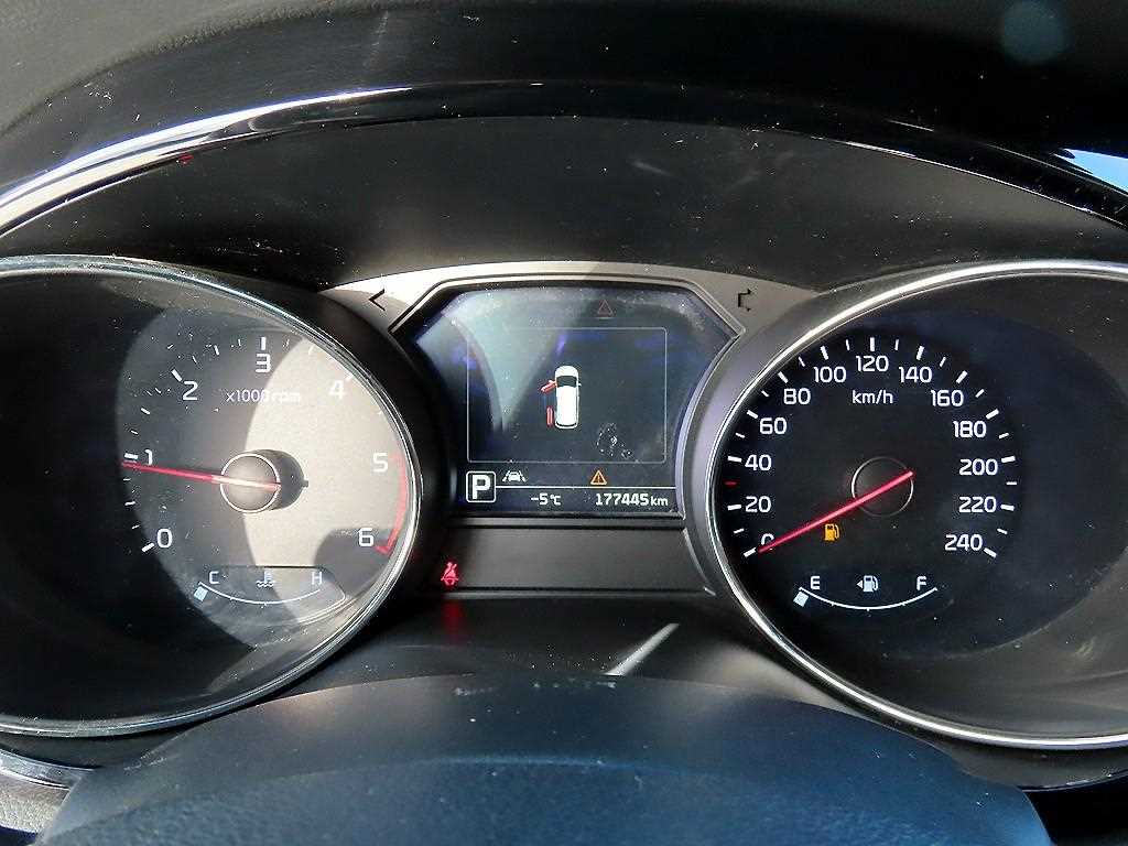 KIA Carnival - Vista 9