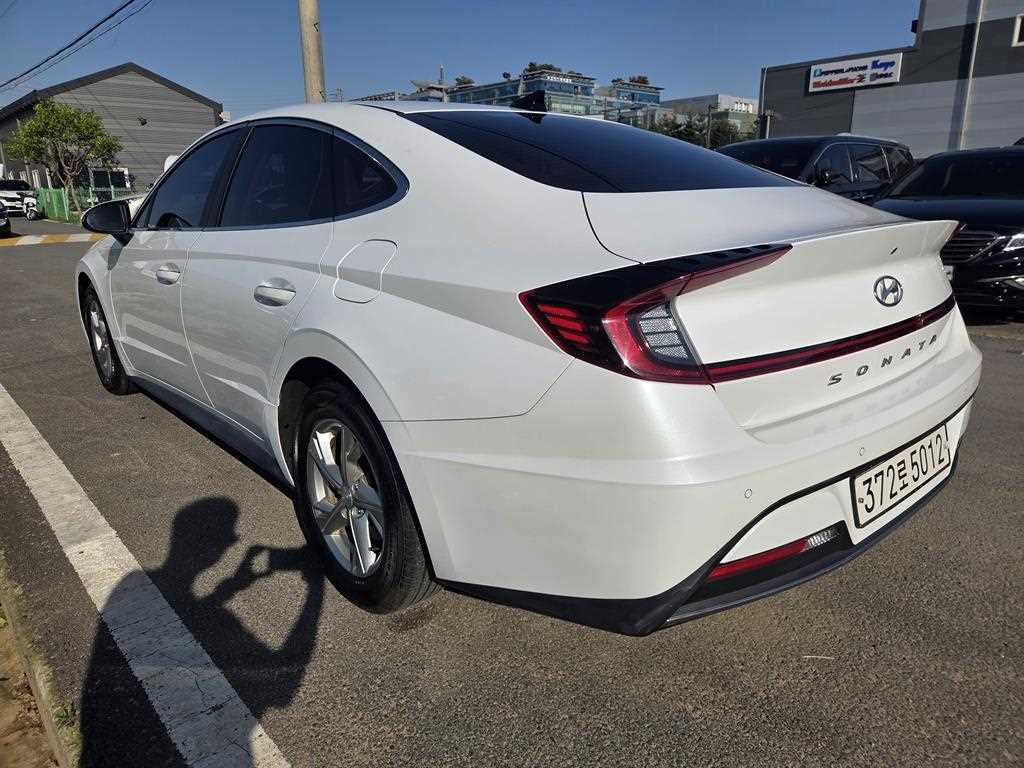 HYUNDAI Sonata - Vista 3