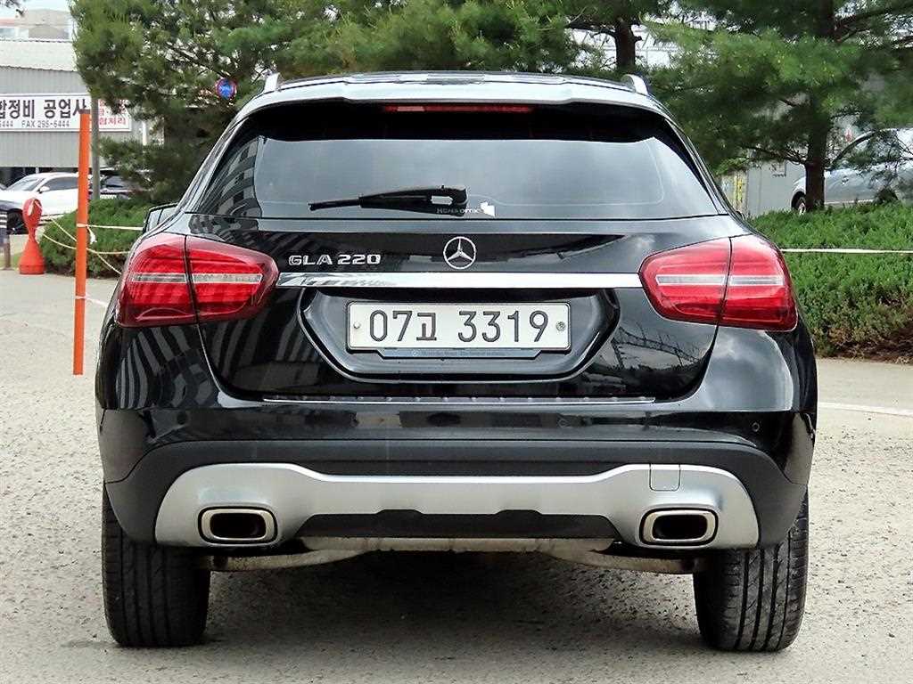 Mercedes Benz GLA Class - Vista 4