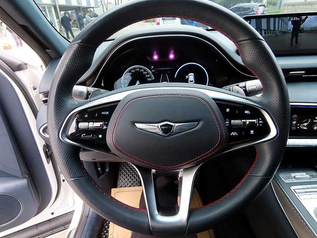 Genesis GV70 - Vista 8