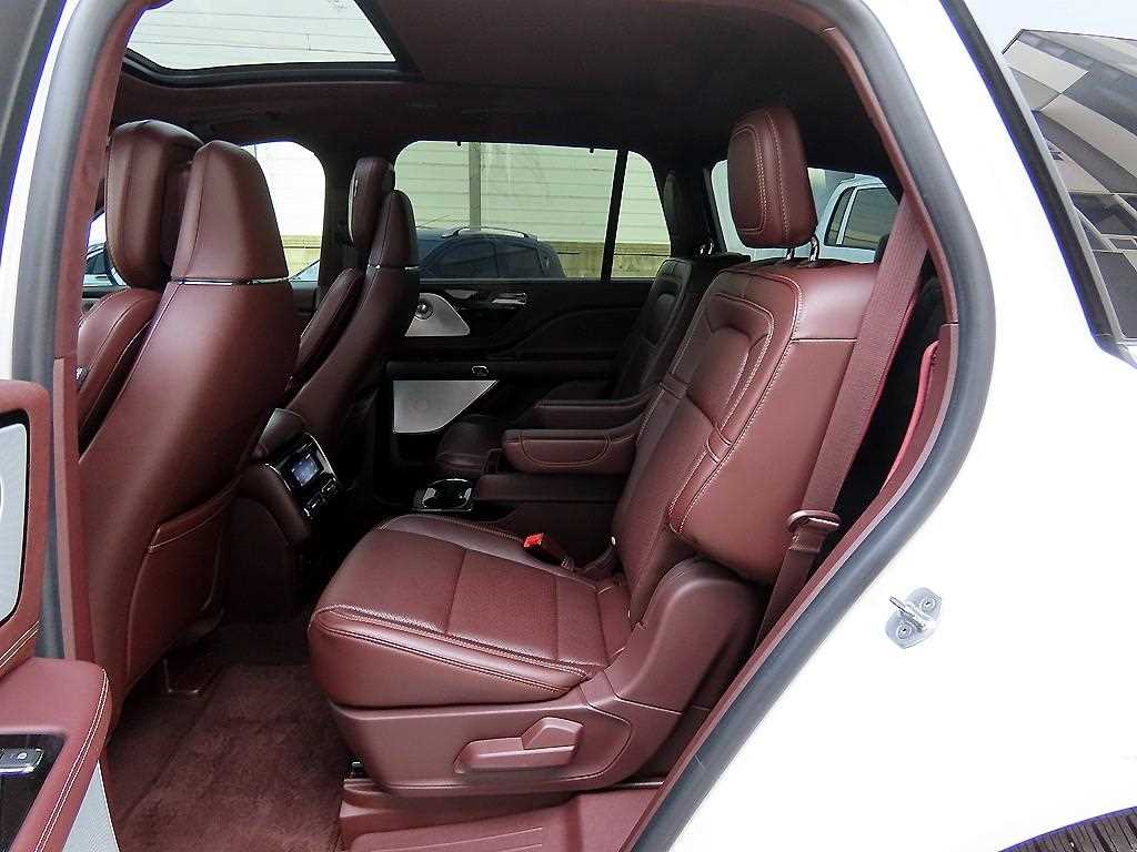 Lincoln Aviator - Vista 6