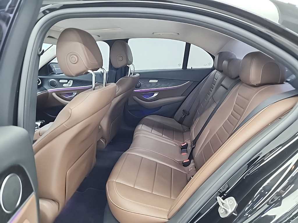 Mercedes Benz E class - Vista 12