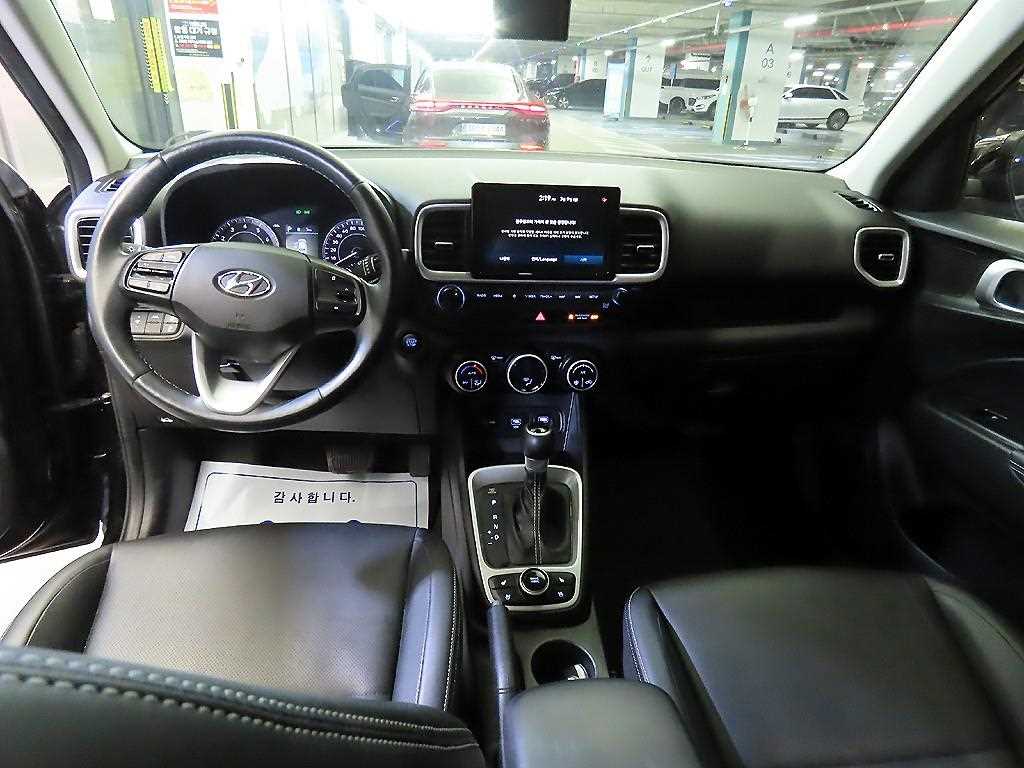 HYUNDAI Venue - Vista 10