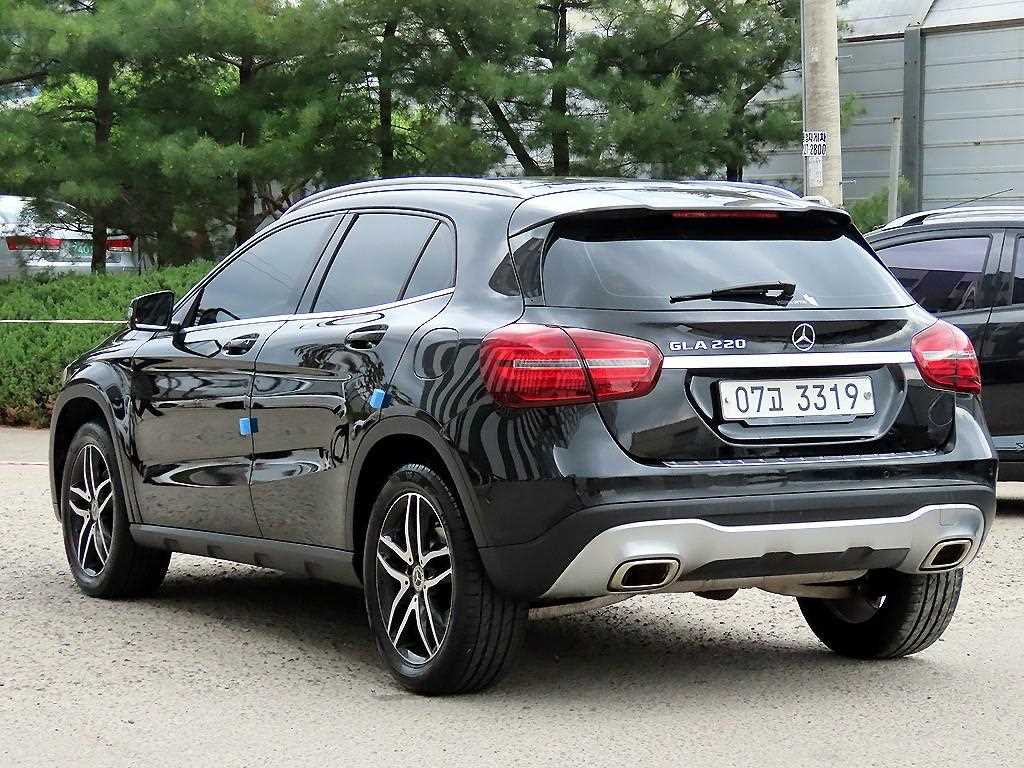 Mercedes Benz GLA Class - Vista 3