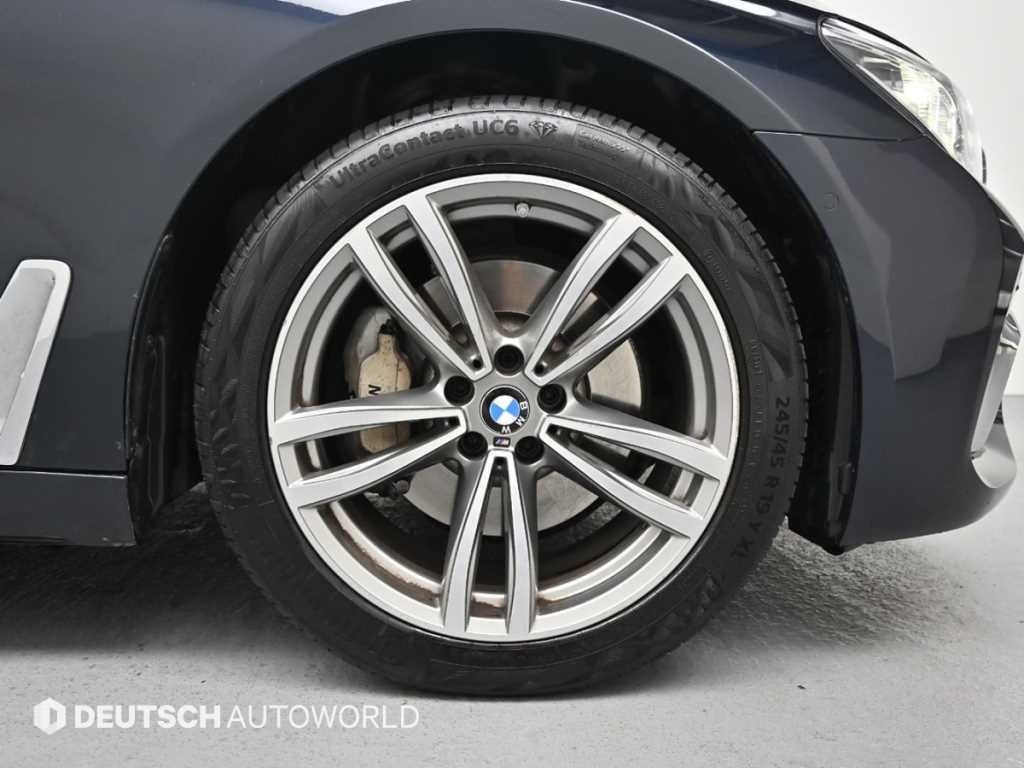 BMW 7 Series - Vista 5