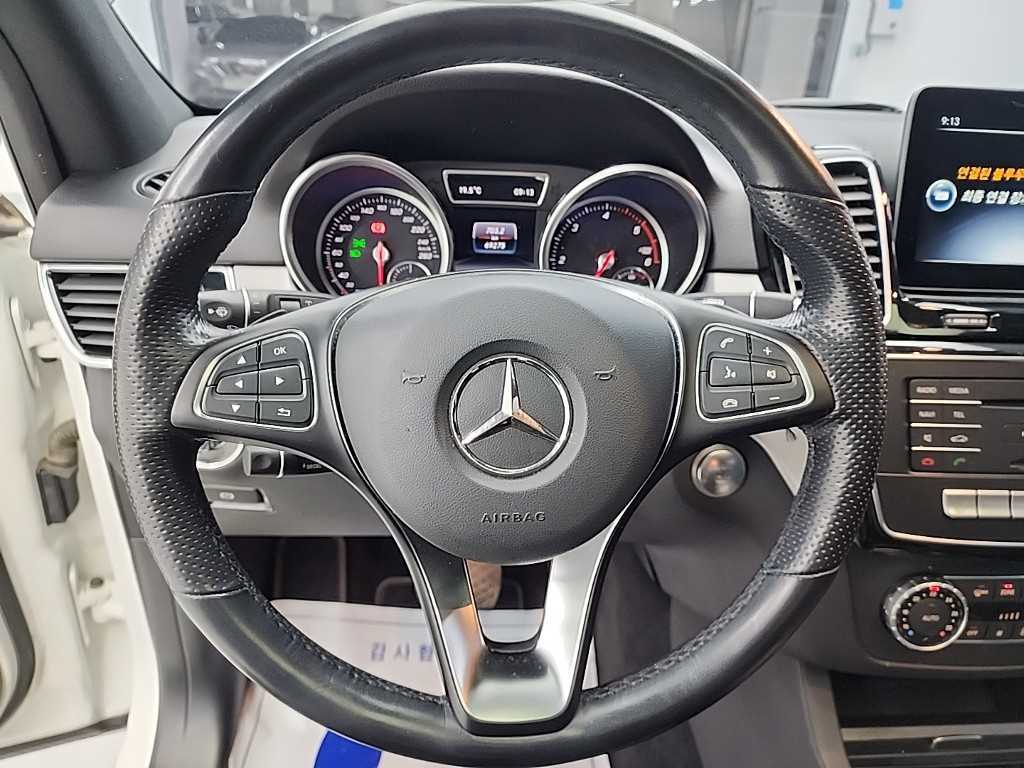 Mercedes Benz GLE Class - Vista 9