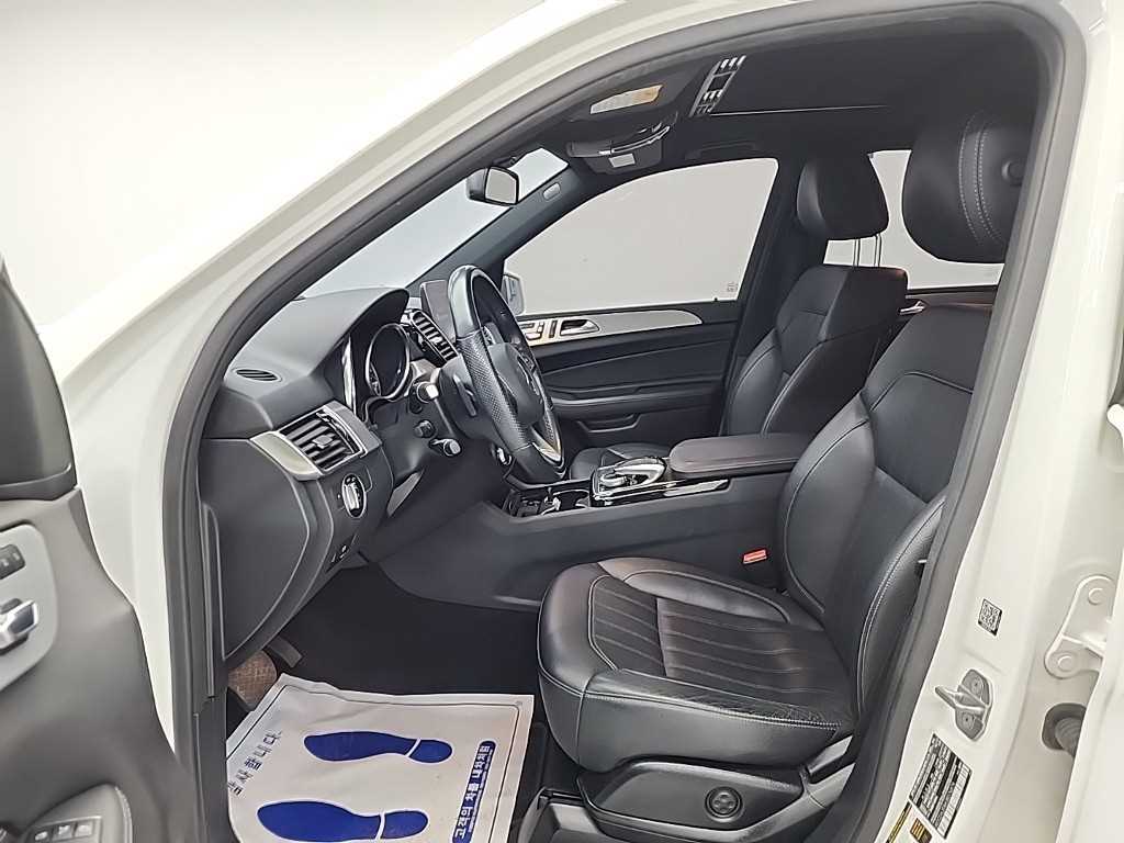 Mercedes Benz GLE Class - Vista 11