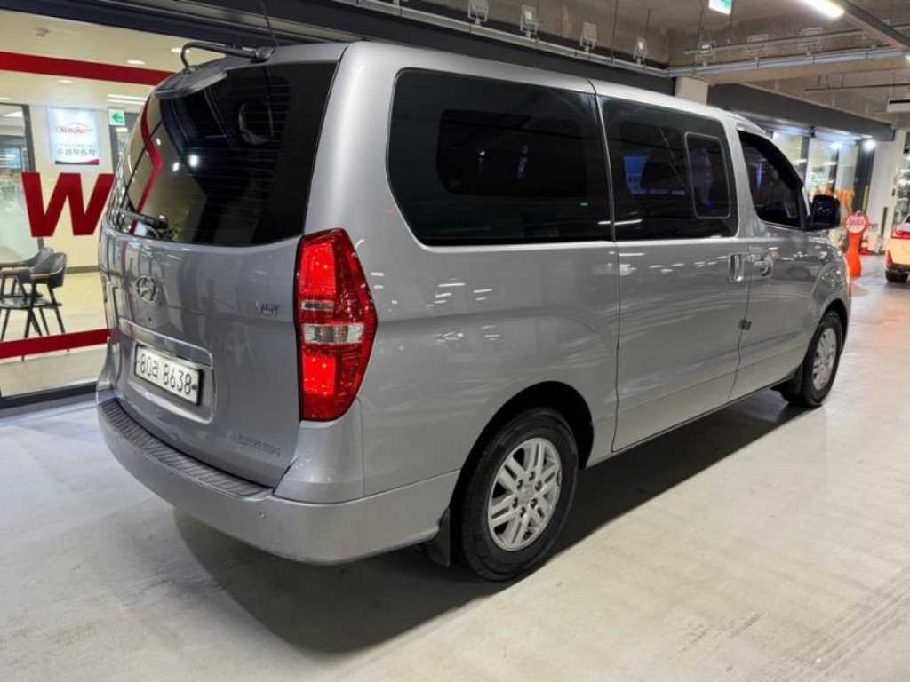 HYUNDAI Starex - Vista 4
