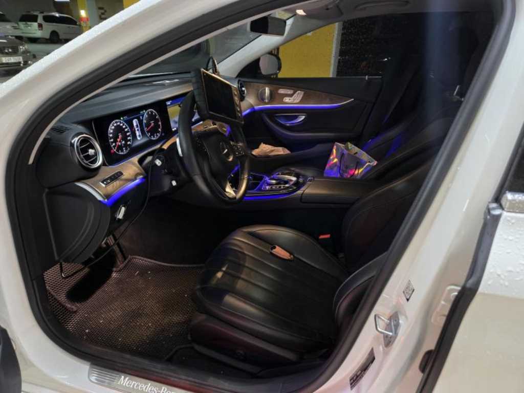 Mercedes Benz E class - Vista 5