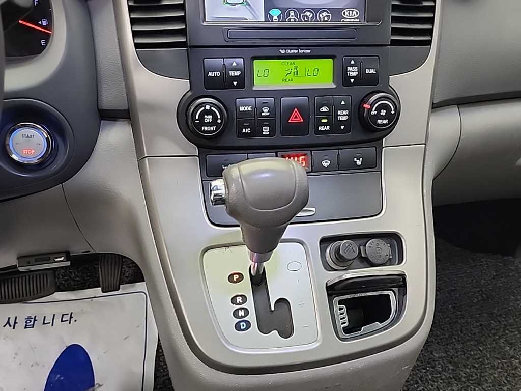 KIA Carnival - Vista 8