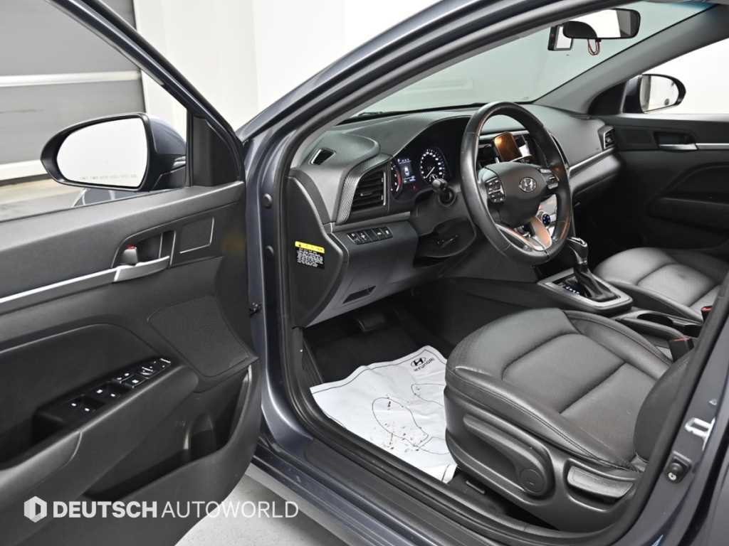 HYUNDAI Avante - Vista 11