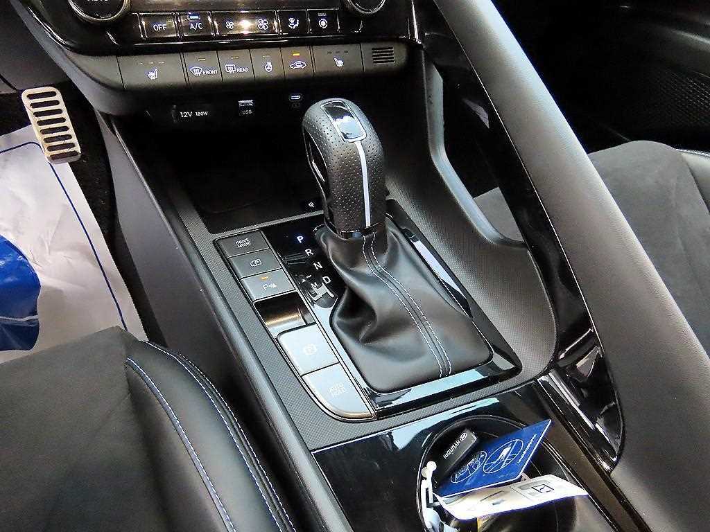 HYUNDAI Avante - Vista 10