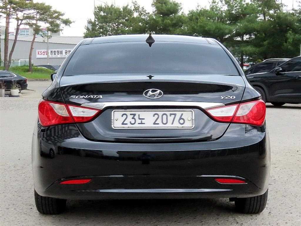 HYUNDAI Sonata - Vista 4