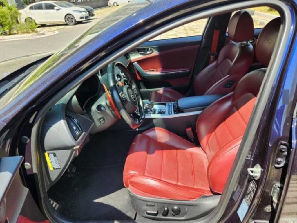 KIA Stinger - Vista 6