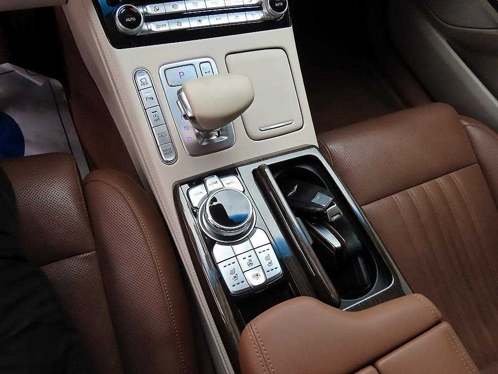 Genesis G90 - Vista 11