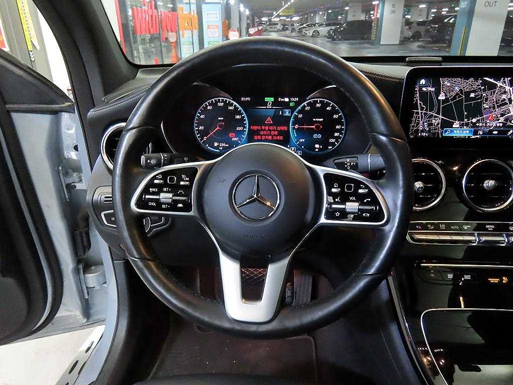 Mercedes Benz GLC Class - Vista 8