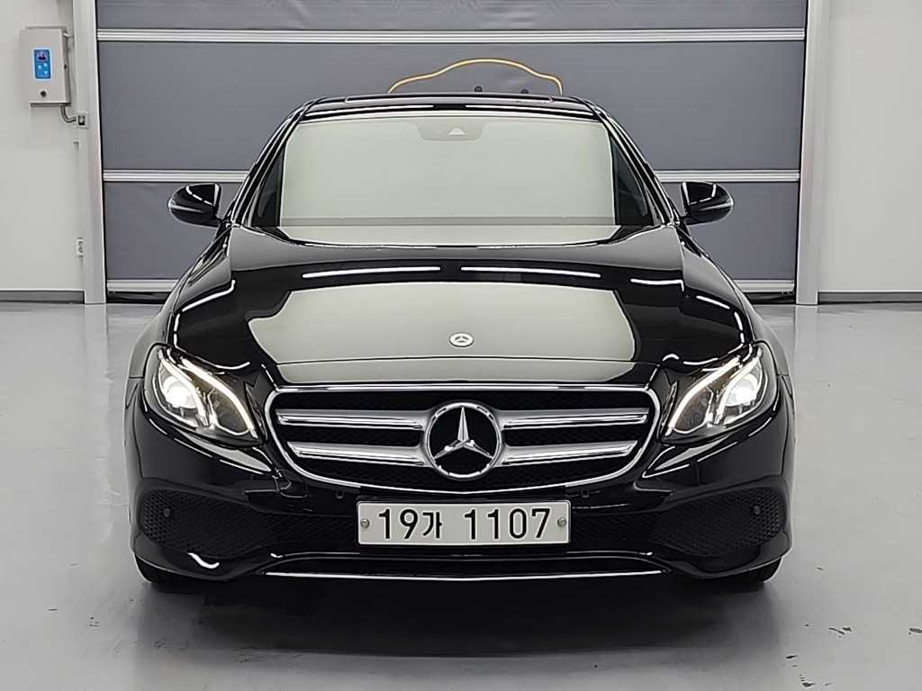 Mercedes Benz E class - Vista 2