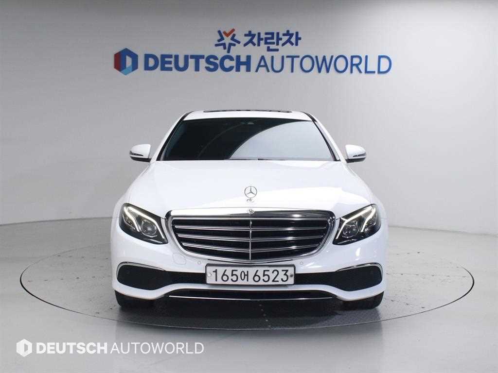 Mercedes Benz E class - Vista 3