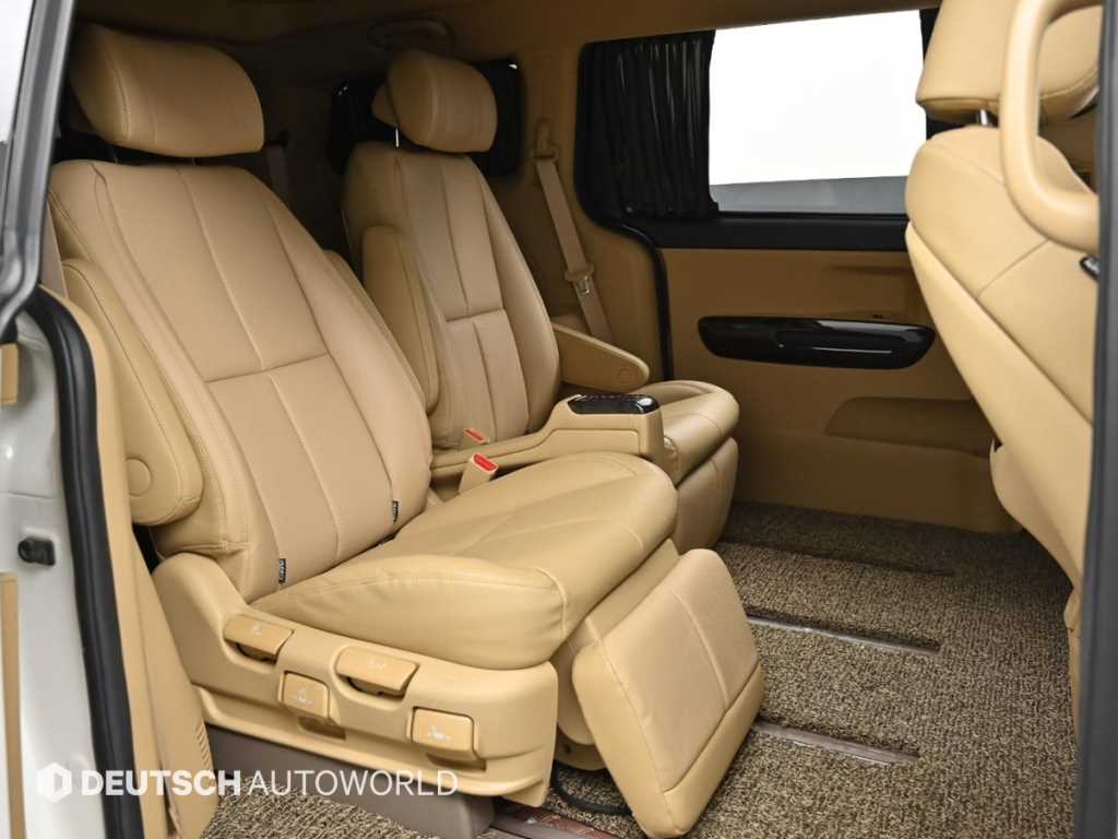 KIA Carnival - Vista 12
