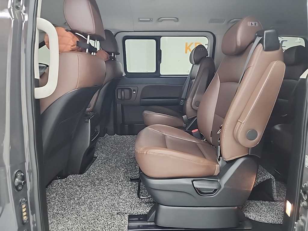 HYUNDAI Starex - Vista 12