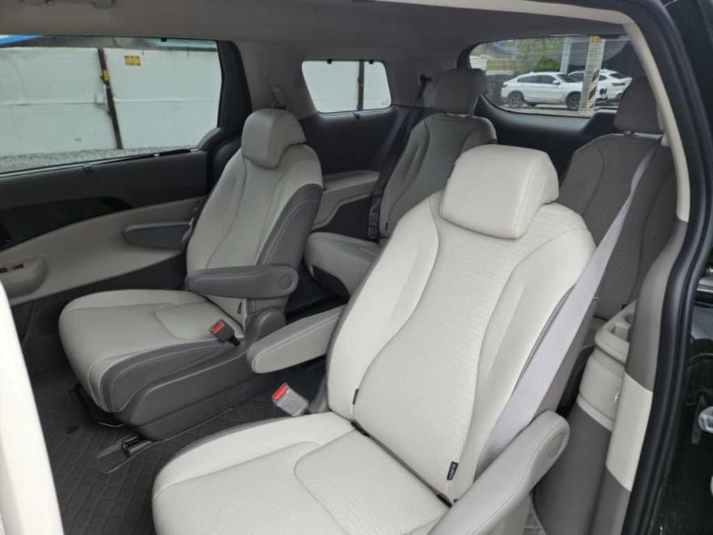 KIA Carnival - Vista 6