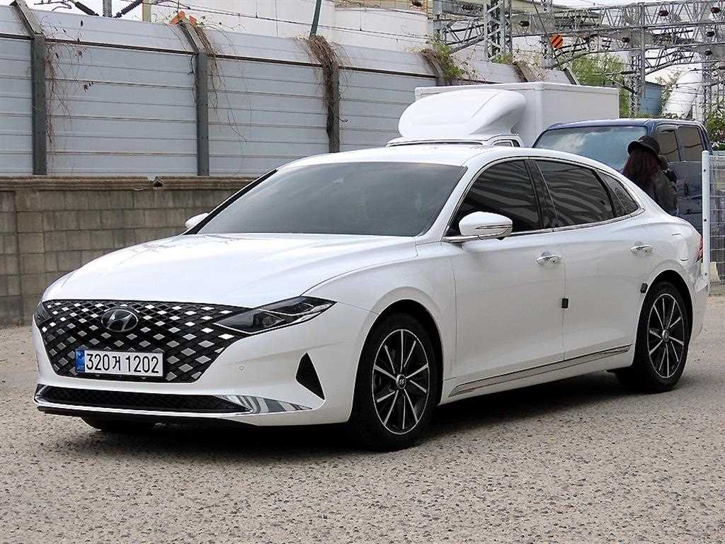 HYUNDAI Grandeur - Vista 2