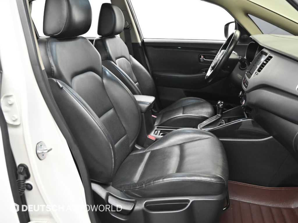 KIA Carens - Vista 10