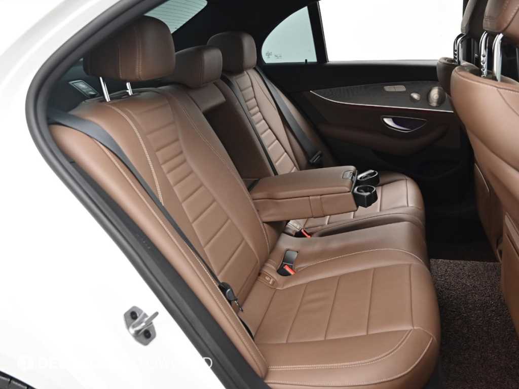 Mercedes Benz E class - Vista 12