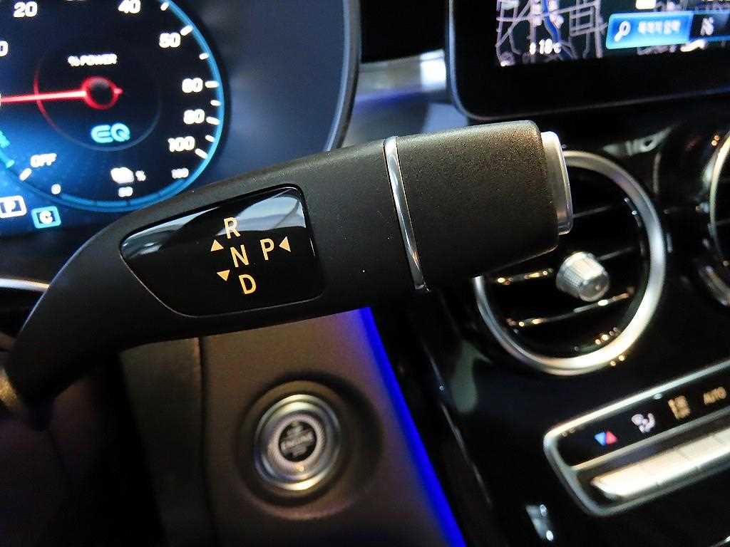 Mercedes Benz GLC Class - Vista 12
