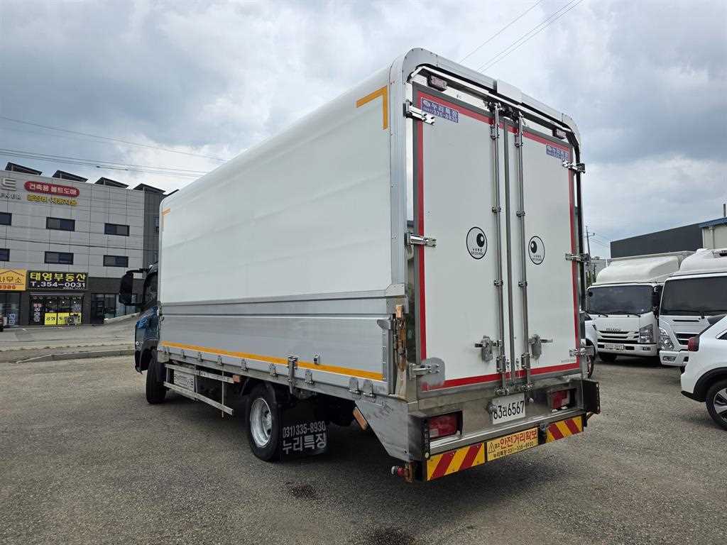 medium and large cargo truck - Vista 4